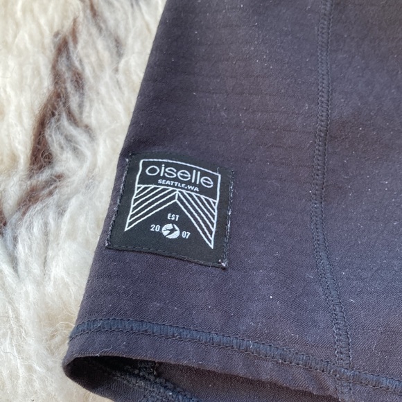 **SOLD** Black Oiselle roga shorts - Picture 3 of 8